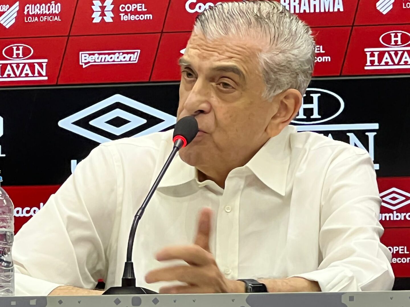 Petraglia busca acordo por liga única