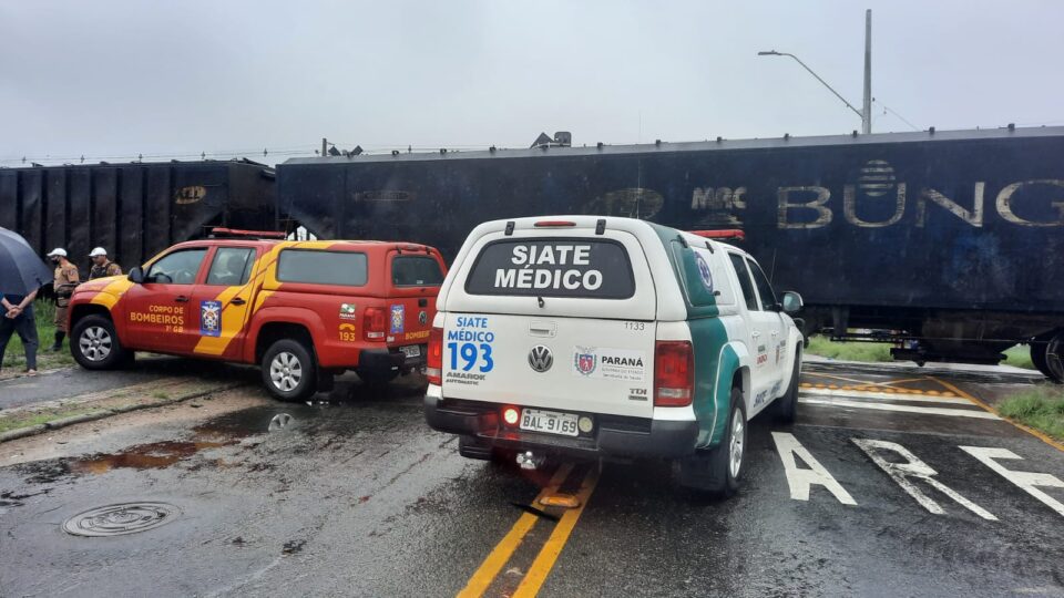 Moradora fica em estado grave após ser atropelada por trem no Cajuru