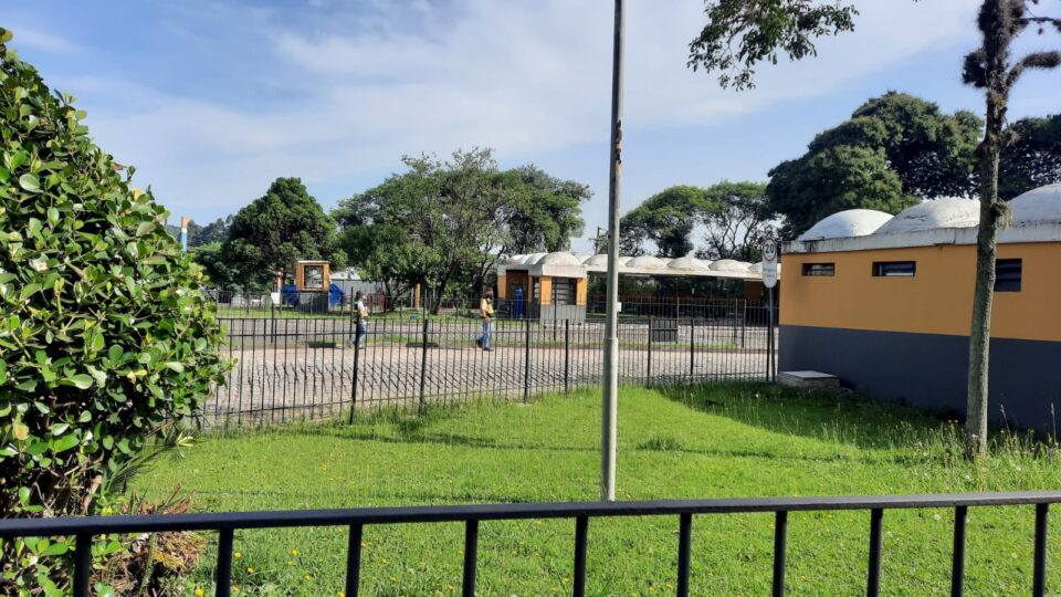 Briga dentro de ônibus no Terminal Campina do Siqueira acaba com homem gravemente ferido