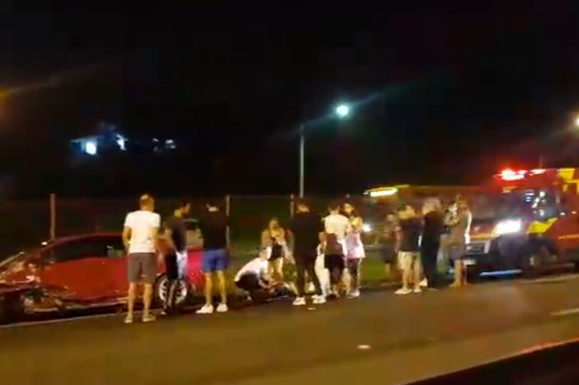 'Strike' na BR-277: automóvel atinge outros cinco carros na rodovia e motorista some do local 'Strike' na BR-277: automóvel atinge outros cinco carros na rodovia e motorista some do local