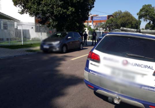 carro encontrado abandonado crime praça CIC