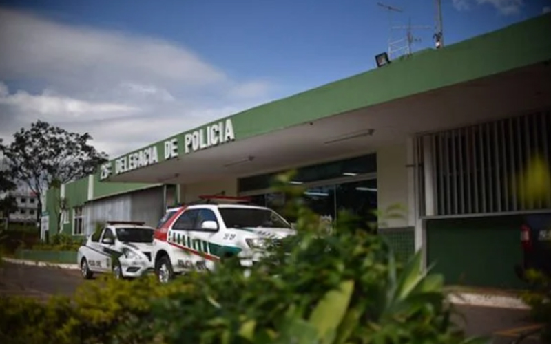 Mãe de menina de 1 ano morta seguiu bebendo cerveja em viatura, dizem policiais