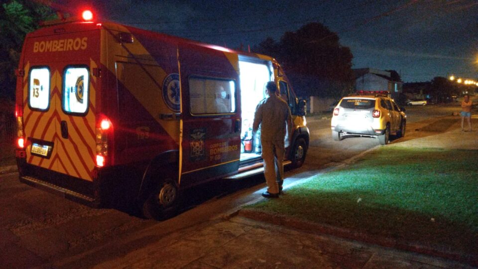 Enteado esfaqueia padrasto após briga por bater porta em Curitiba 