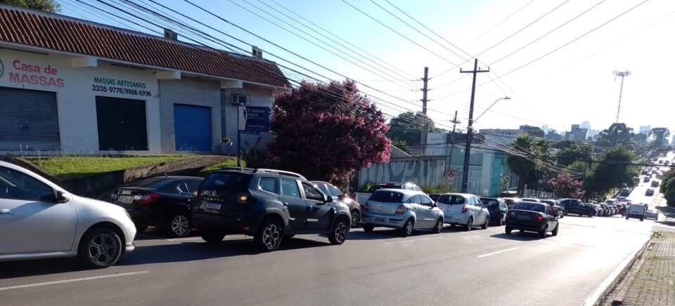 Curitiba alerta para procurar teste apenas após 3º dia de sintomas leves de Covid: 'Estamos no nosso limite' Curitiba alerta para procurar teste apenas após 3º dia de sintomas leves de Covid: 'Estamos no nosso limite'