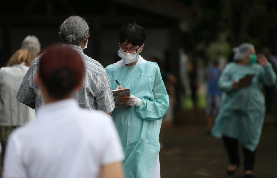 Paraná confirma mais 10.138 novos casos de Covid-19 e se aproxima dos 2 milhões desde o início da pandemia