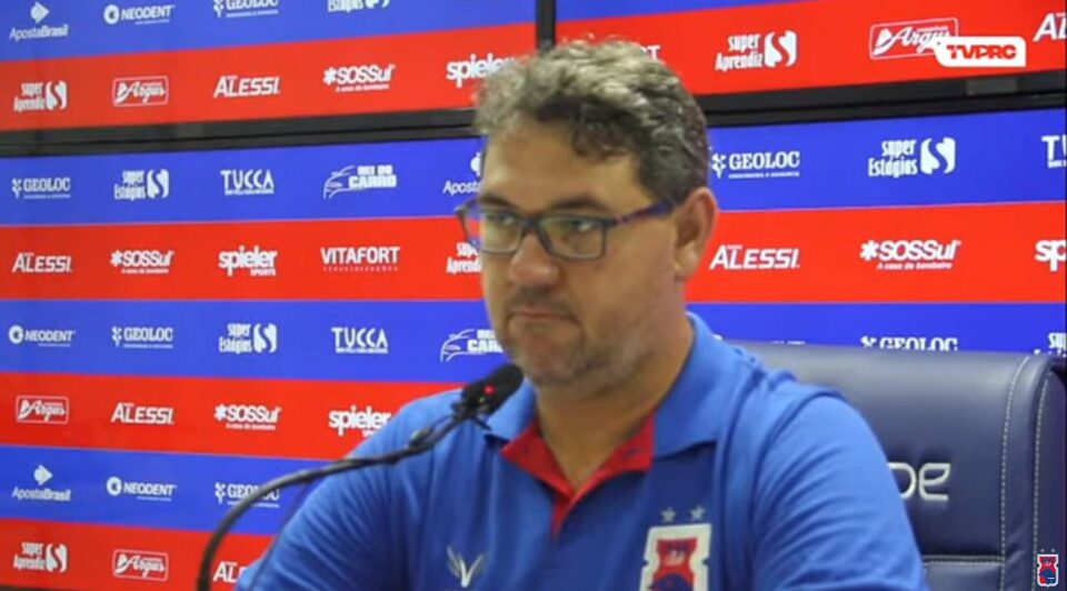 Covid-19 tira técnico Jorge Ferreira e auxiliar do jogo entre Paraná e São-Joseense Covid-19 tira técnico Jorge Ferreira e auxiliar do jogo entre Paraná e São-Joseense