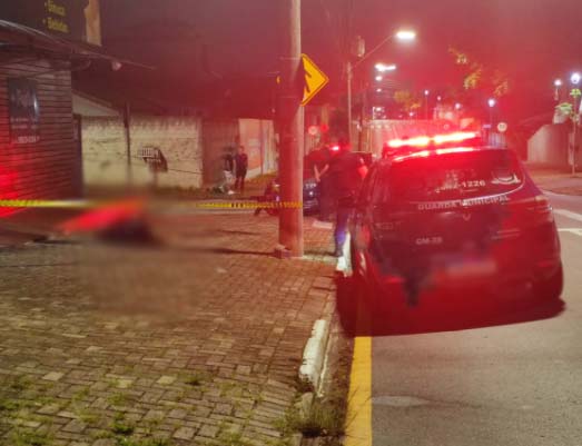 Jovem morto Araucária tiros na cabeça