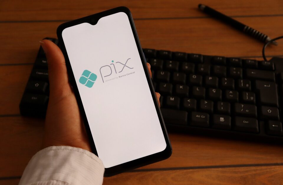 Cobrança de tarifa de Pix para empresas é ampliada e taxas podem chegar a R$ 150