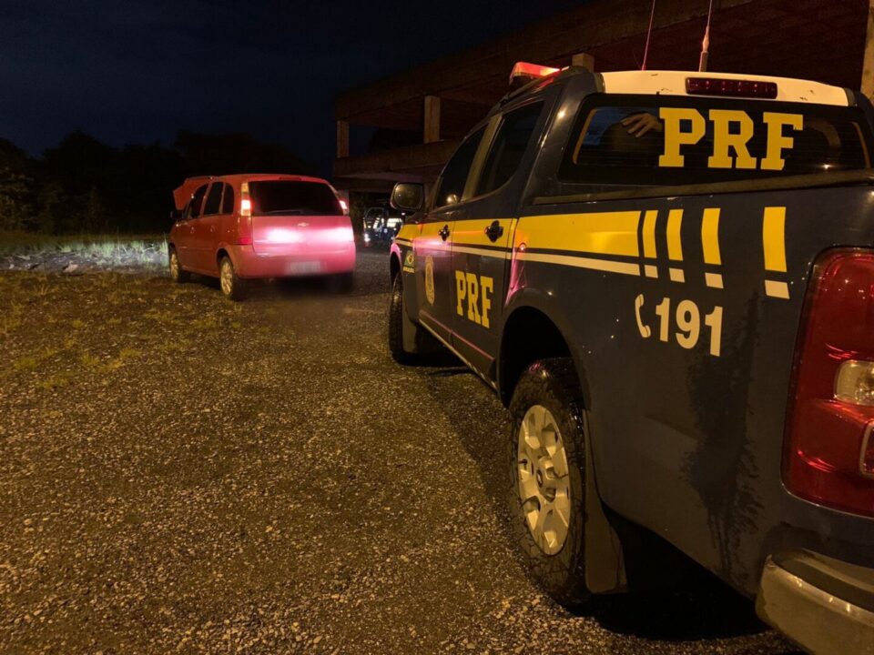 Procurado por homicídio é preso em carro com mais de R$ 16 mil em multas em Curitiba
