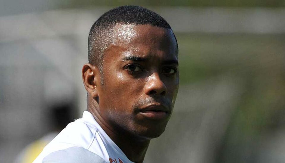 Condenado definitivamente por estupro, Robinho muda rotina e se isola Robinho foi condenado por estupro na Itália. Foto: Divulgação.