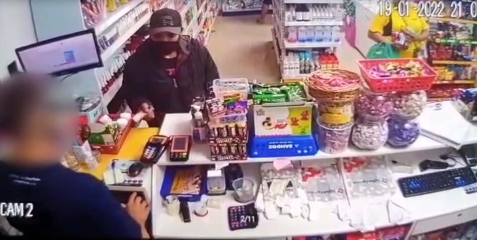 Moto é recuperada em 2h após vídeo do furto na RMC viralizar nas redes: ‘sentiu medo’, diz mãe
