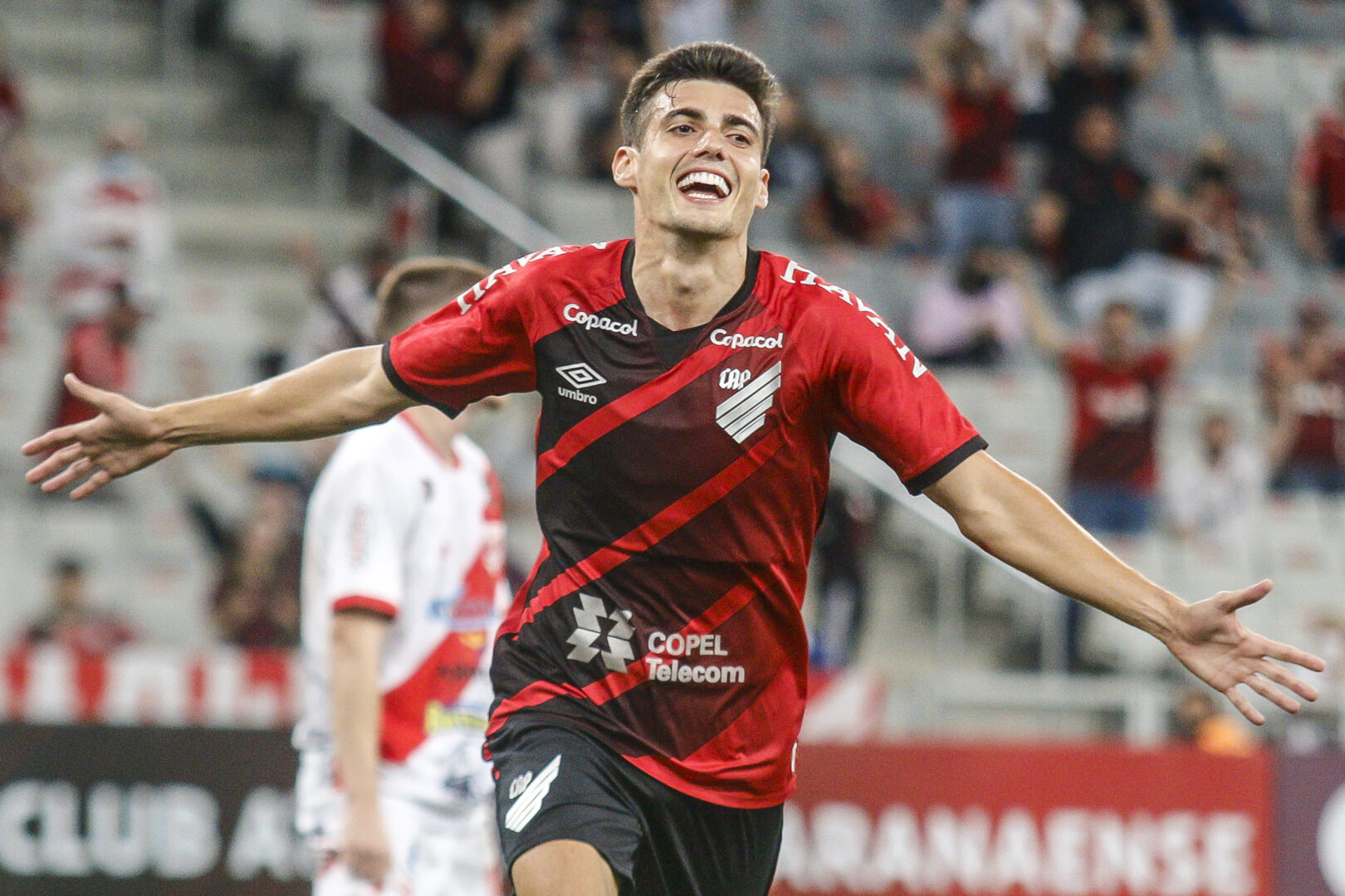 Léo Cittadini abriu o placar para o Furacão. Foto: GABRIEL MACHADO/AGIF - AGÊNCIA DE FOTOGRAFIA/AGIF - AGÊNCIA DE FOTOGRAFIA/ESTADÃO CONTEÚDO