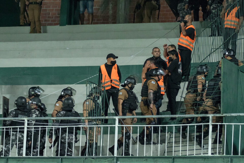 Briga pode penalizar os dois clubes no Paranaense: Foto: ROBSON MAFRA/AGIF - AGÊNCIA DE FOTOGRAFIA/AGIF - AGÊNCIA DE FOTOGRAFIA/ESTADÃO CONTEÚDO