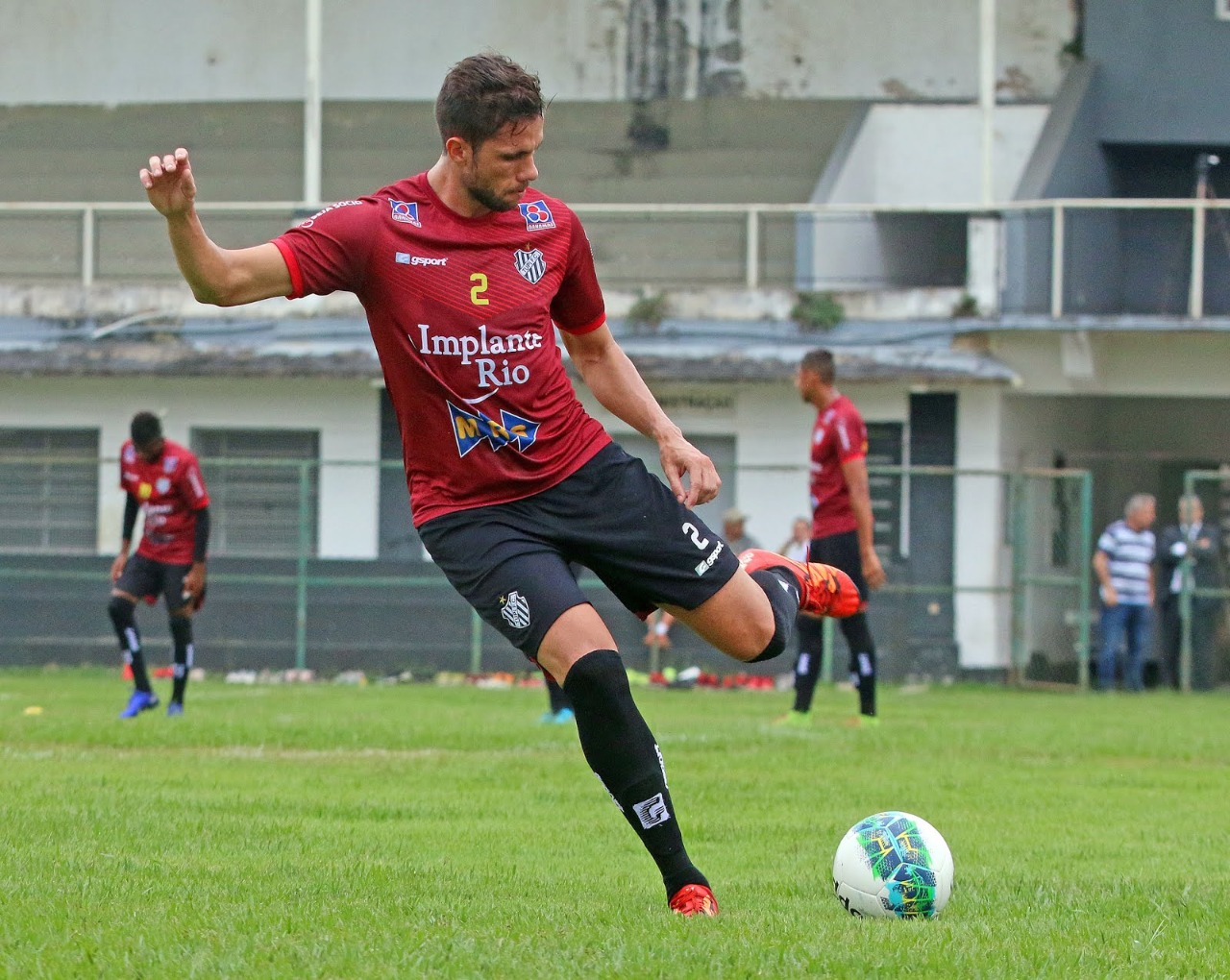 Zagueiro tem como meta ajudar o Tricolor a se recuperar na temporada. foto: Leonardo Costa / tupifc.esp.br