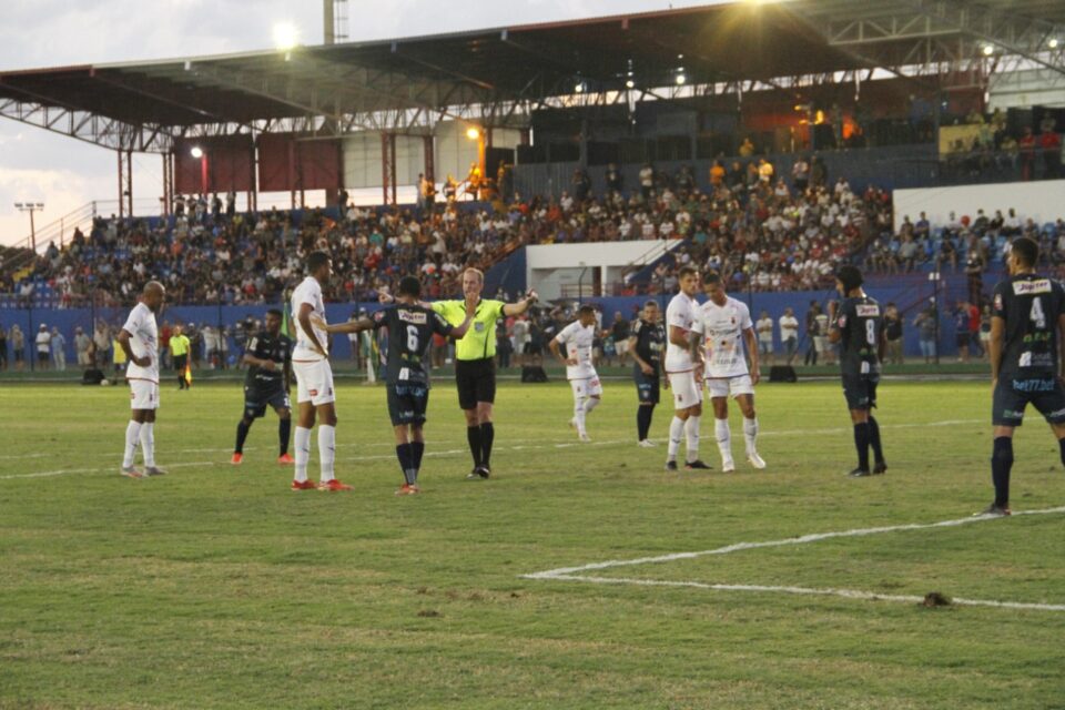 Paraná não joga bem, é ultrapassado pelo Rio Branco e vira o reserva do Estadual. Rodrigo Vaz / Parana Clube