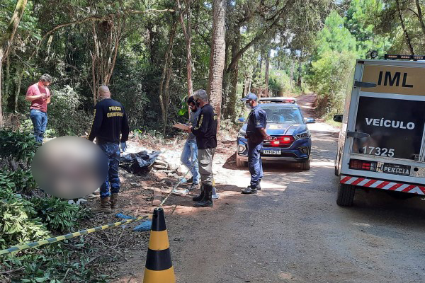 Mistério em Colombo: Corpo é encontrado carbonizado e com tiros na cabeça Mistério em Colombo: Corpo é encontrado carbonizado e com tiros na cabeça