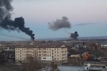 Putin fecha cerco sobre Kiev e já fala em negociar fim da guerra nos seus termos