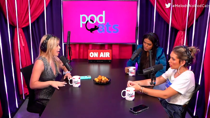 Melody e Camila Loures trocam alfinetadas ao vivo durante podcast