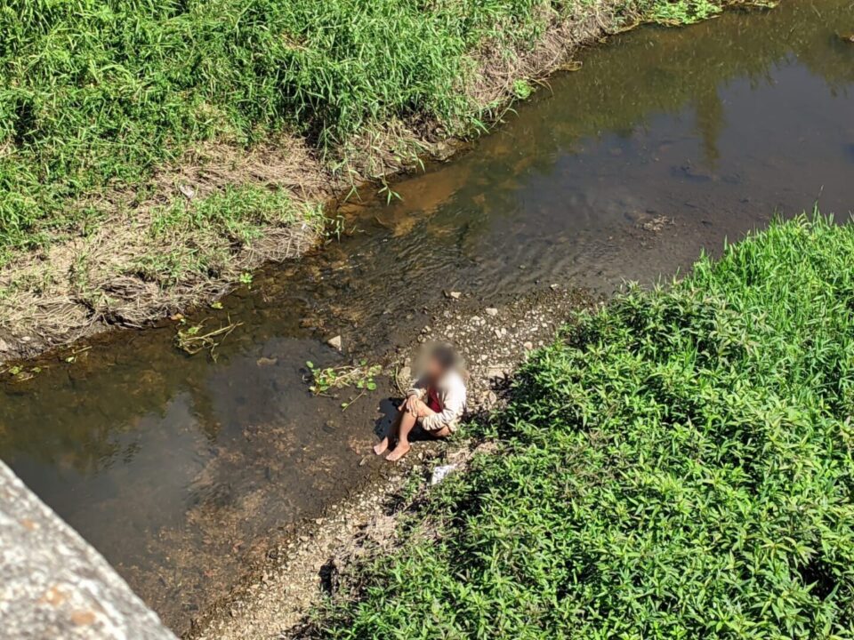 Mulher é agredida, jogada de ponte de 10 metros e passa noite em rio de São José dos Pinhais Mulher é agredida, jogada de ponte de 10 metros e passa noite em rio