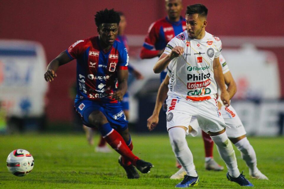Paraná não segura Operário, é goleado e perde a 4ª em cinco jogos no Estadual 