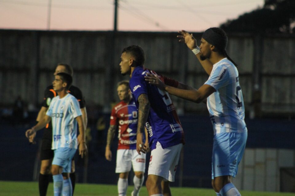 Ameaçado pela ZR, Paraná chega ao 5º jogo sem vencer em empate com Londrina