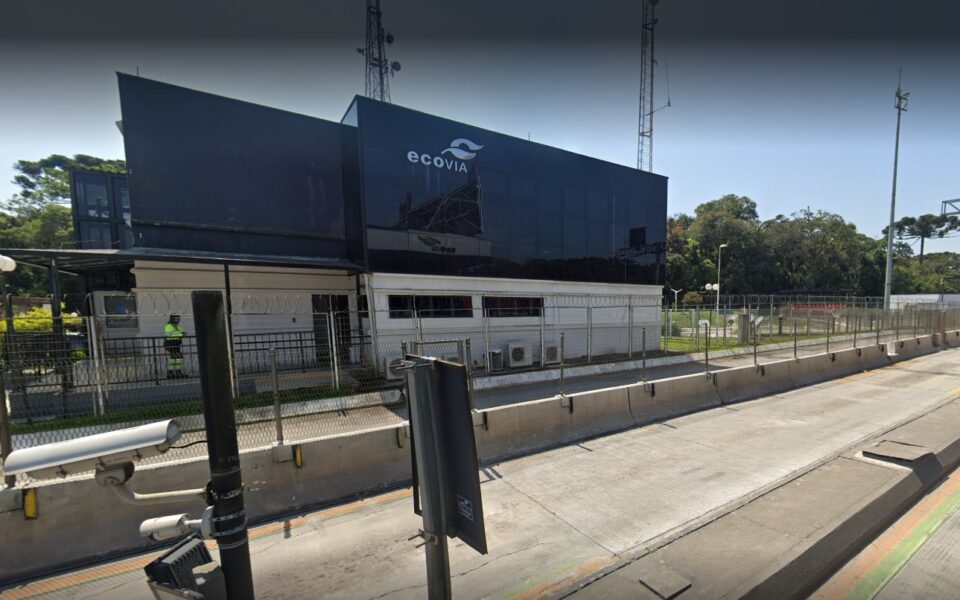 Abandono e vandalismo em prédio que era usado pela Ecovia no pedágio da BR-277 são denunciados