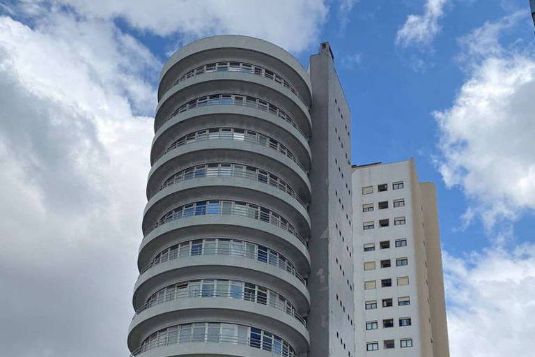 Leilão de prédio giratório termina sem nenhum lance em Curitiba