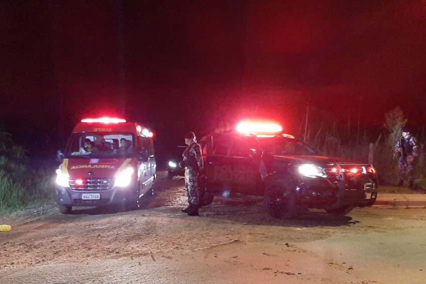 Ladrões roubam carro e mãe implora que filho seja liberado de dentro do veículo em Curitiba Ladrões roubam carro e mãe implora que filho seja liberado de dentro do veículo em Curitiba