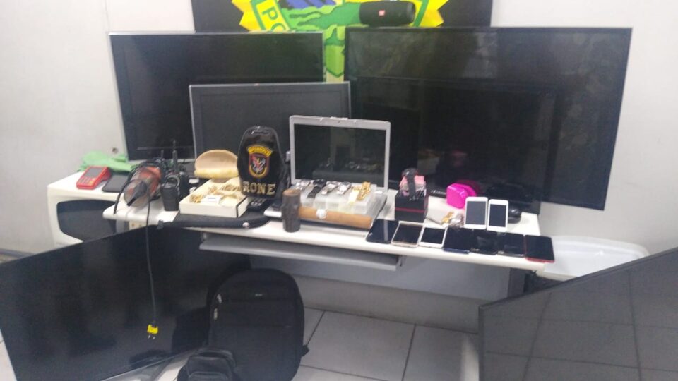 Quatro suspeitos são presos por série de furtos em bairros de Curitiba após abordagem policial