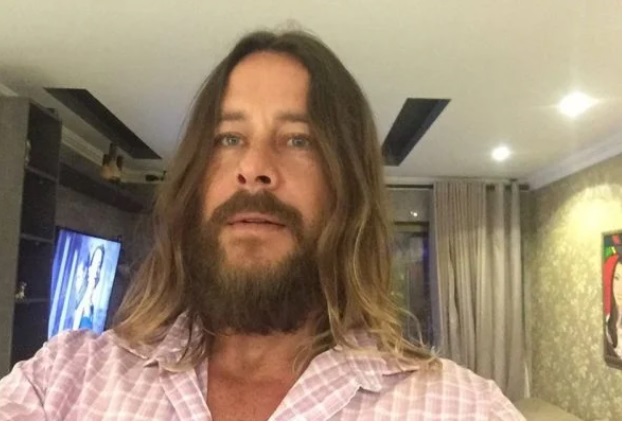 Theo Becker não viaja com esposa por não querer se vacinar Theo Becker não viaja com esposa por não querer se vacinar