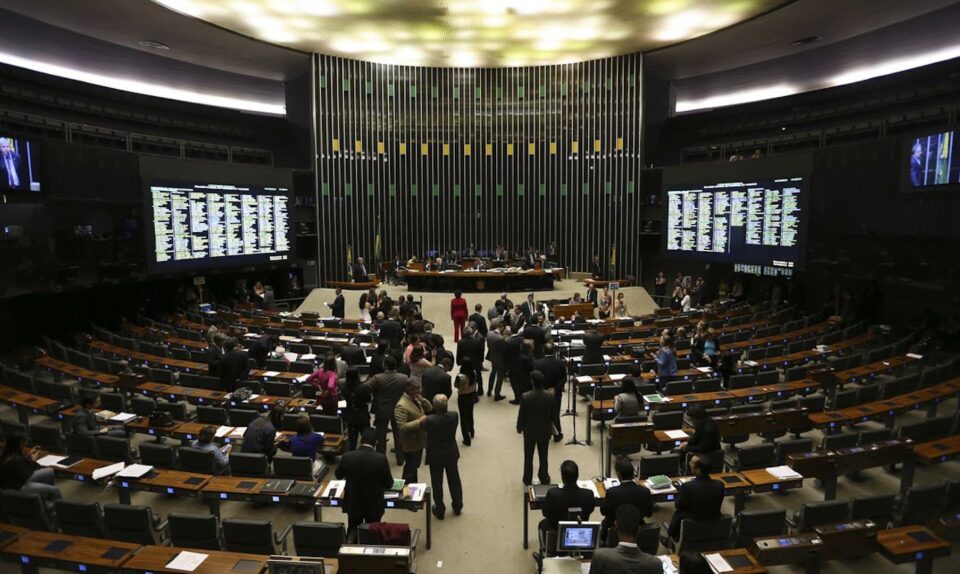 Eleições 2022 contam com movimentos políticos involuntários