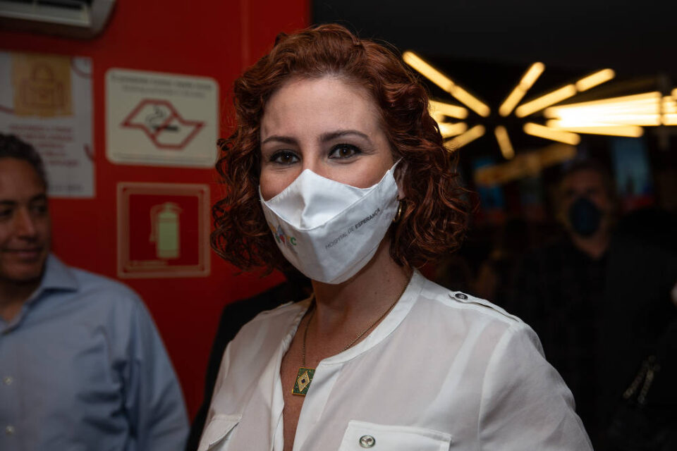 Deputada bolsonarista apresenta projeto para criminalizar invasão de igrejas
