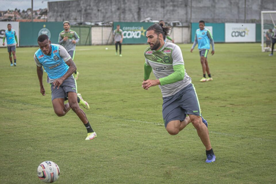 Alviver ganhou uma semana cheia para recuperar a equipe. Foto: Coritiba/Divulgação.