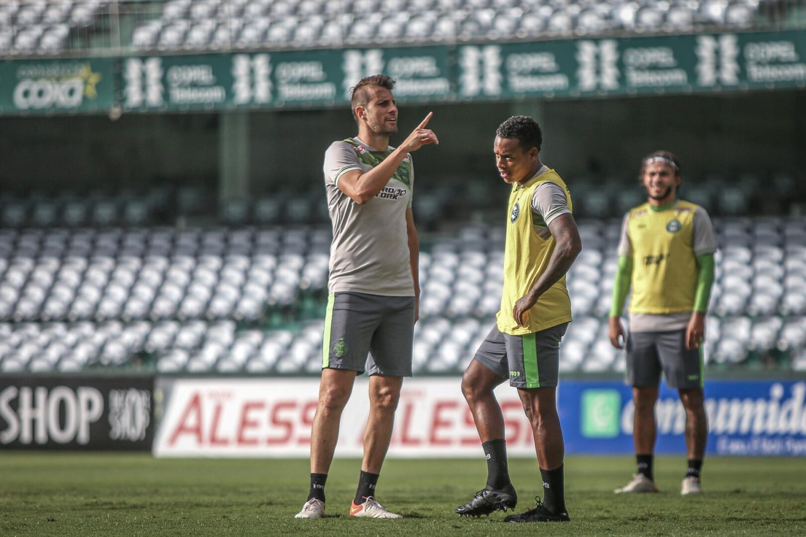 Morínigo tem dúvidas na escalação e pode realizar troca no lado direito. Foto: Coritiba/Divulgação