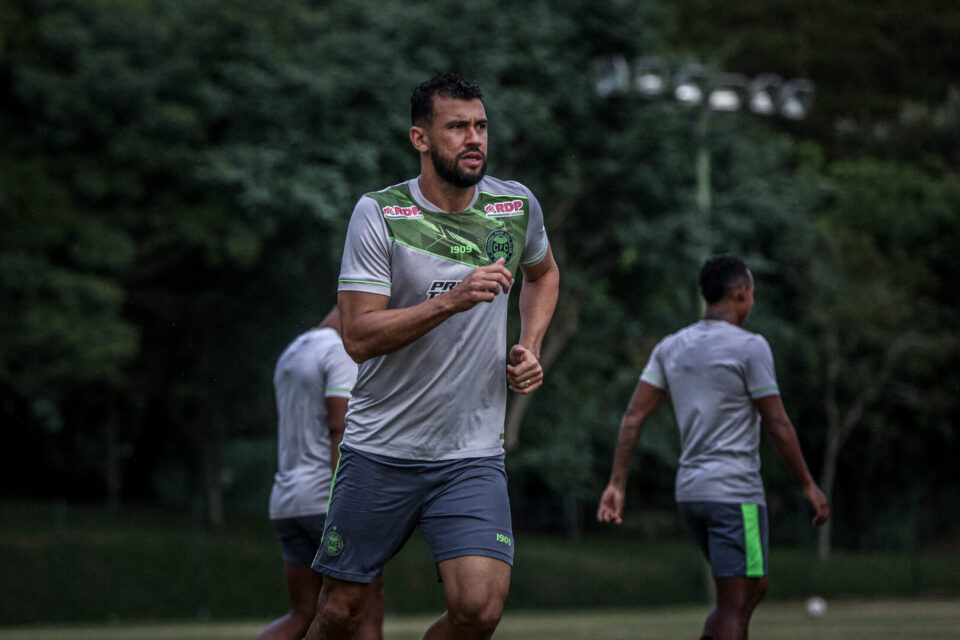 Com mudanças, Coritiba inicia caminhada nas quartas de final do Paranaense