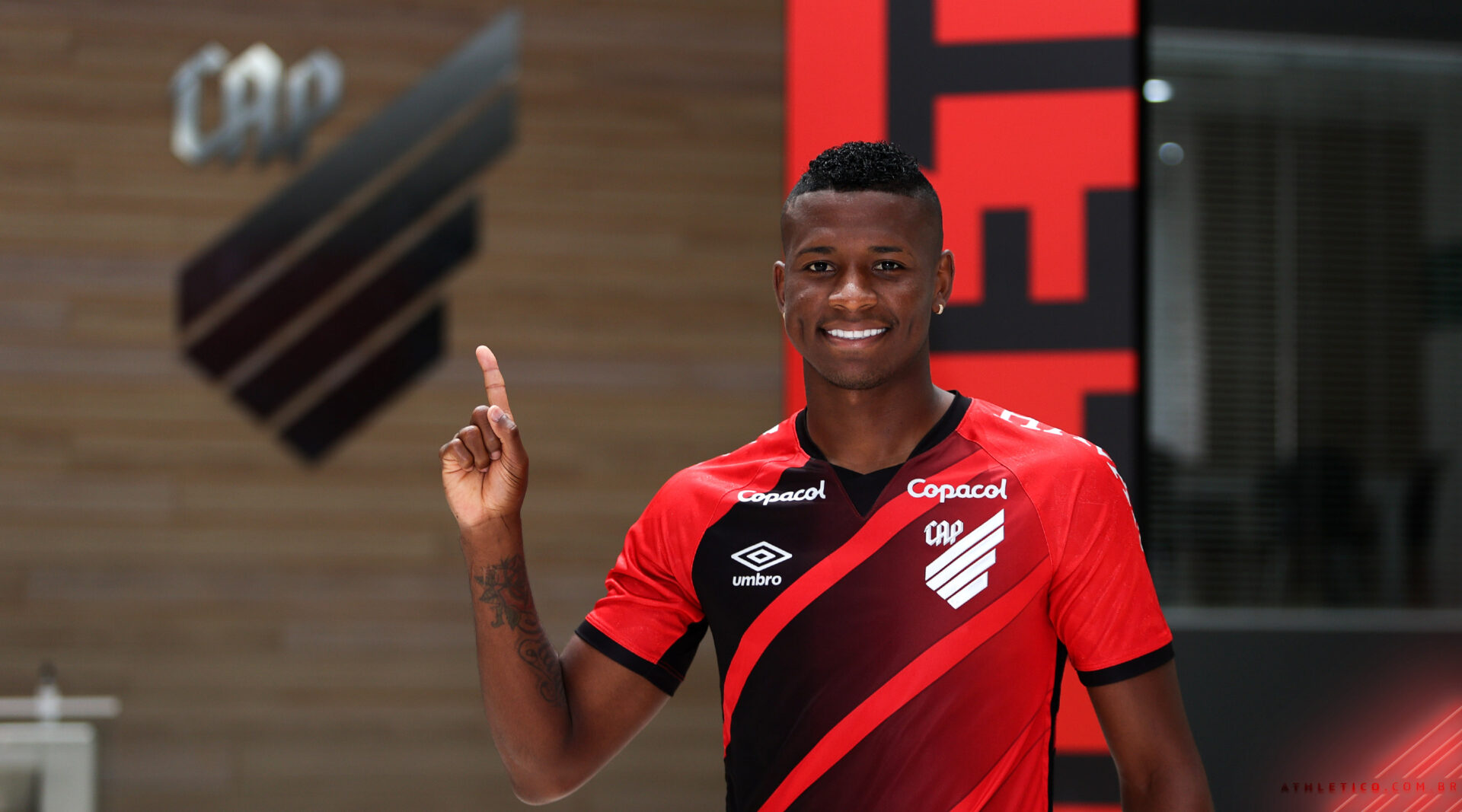 Colombiano Orejuela vai vestir a camisa 24 no Furacão. Foto: Fabio Wosniak/athletico.com.br