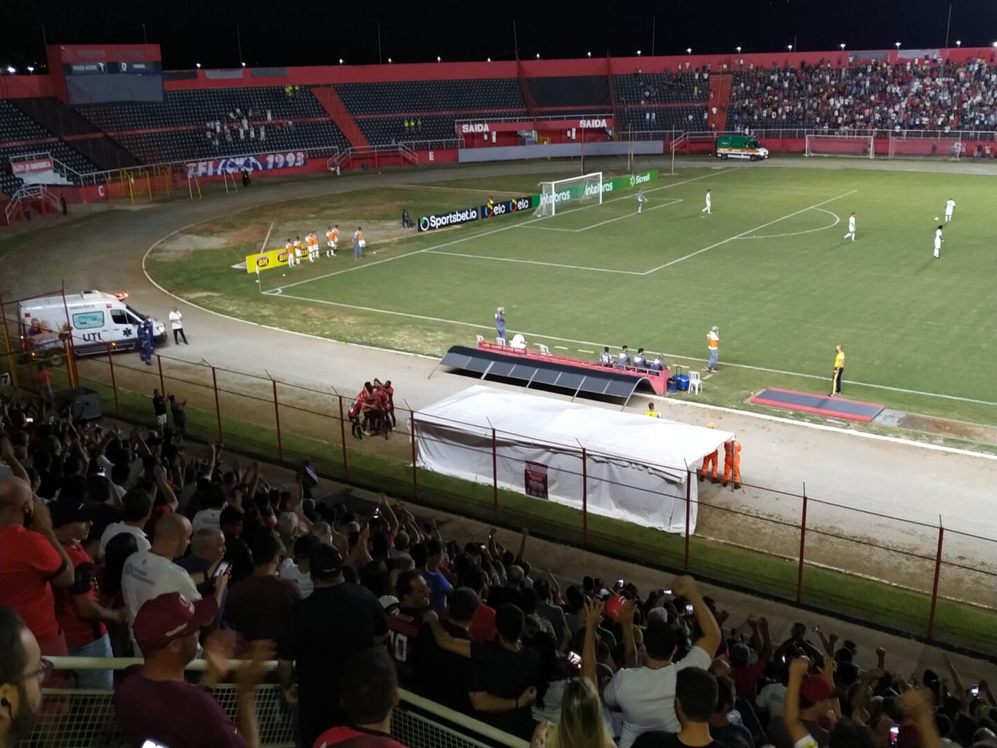 Lanterna do Mineiro, Pouso Alegre foi superior e eliminou o Paraná. Foto: Luiz Ferraz/Banda B