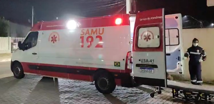 mulher cair sacada Araucária