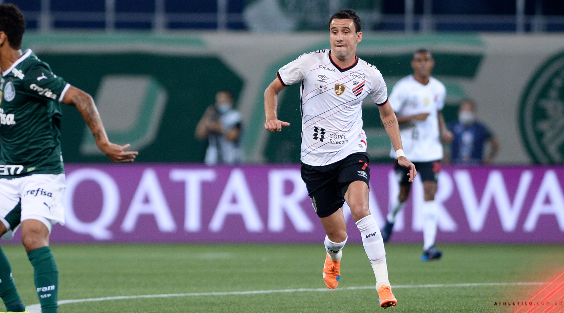 Pablo tentou, mas não conseguiu vencer a defesa palmeirense. Foto: José Tramontin/athletico.com.br