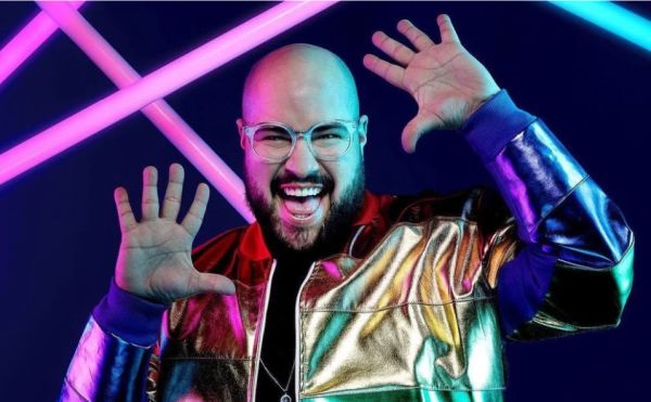 Após desistir do BBB22, Tiago Abravanel é confirmado em reality de drag queens