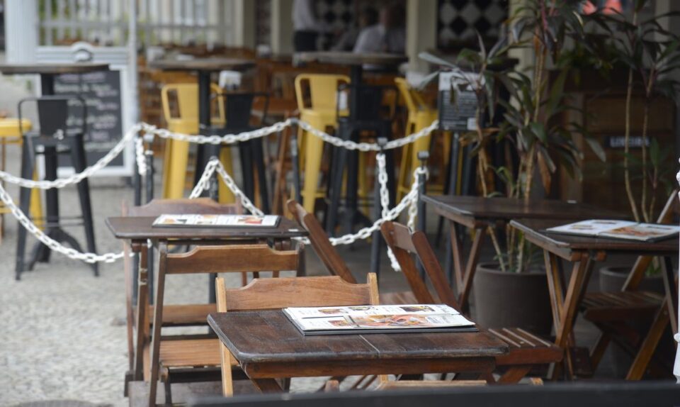 bares e restaurantes