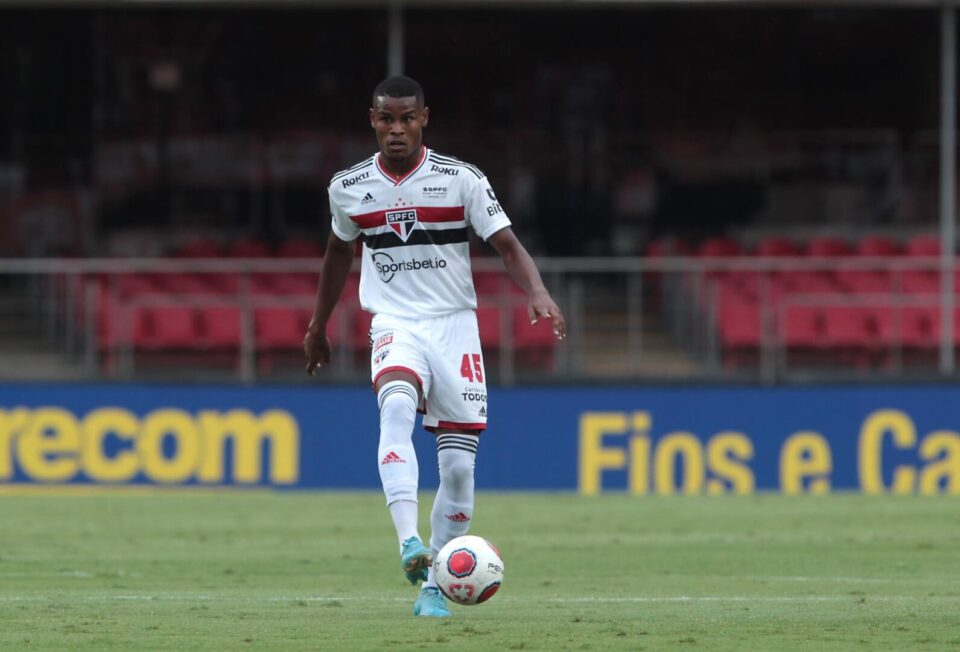 Saída e chegada no Coritiba: Sales está em Goiás e ala do São Paulo desembarca no Couto