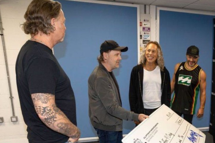 Banda Metallica escolhe Pequeno Cotolengo para doar dinheiro uma semana após show em Curitiba