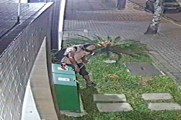 Moradores e comerciantes do bairro Mercês não aguentam mais furtos diários de cadeados; vídeo