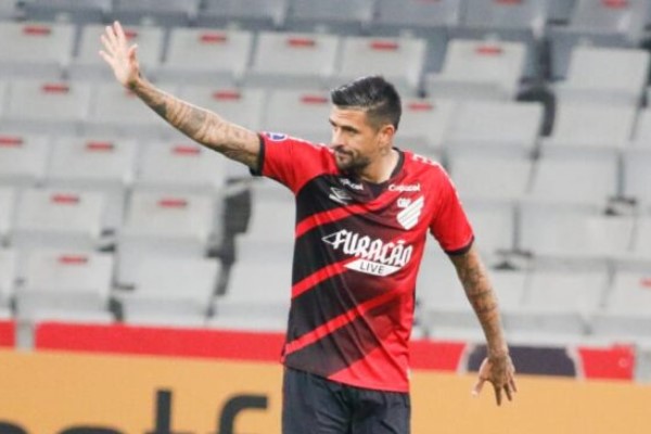 Rifa para ajudar PM que perdeu as pernas tem camisa autografada do Athletico entre prêmios Rifa para ajudar PM que perdeu as pernas tem camisa autografada do Athletico entre prêmios