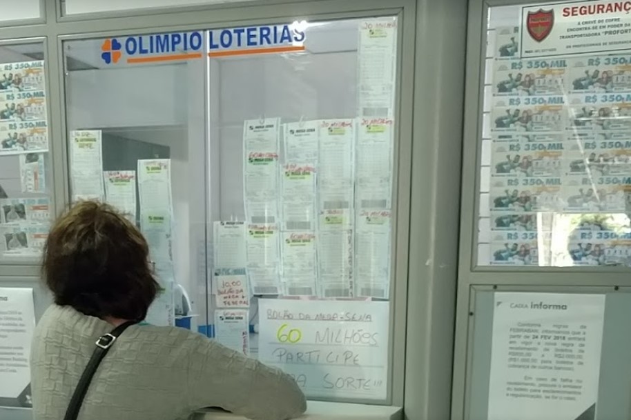 Aposta simples realizada em lotérica de Araucária leva prêmio de R$ 806,4 mil da Lotofácil