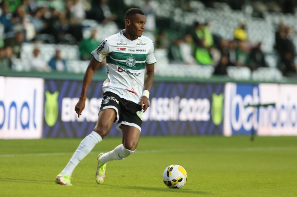 Lateral vinha em um bom momento pela equipe. Foto: Geraldo Bubniak/AGB.
