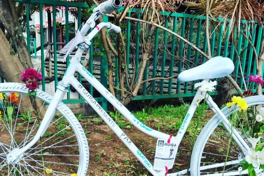 'Bike branca' marca um mês da morte de professor de filosofia espancado durante assalto em Curitiba