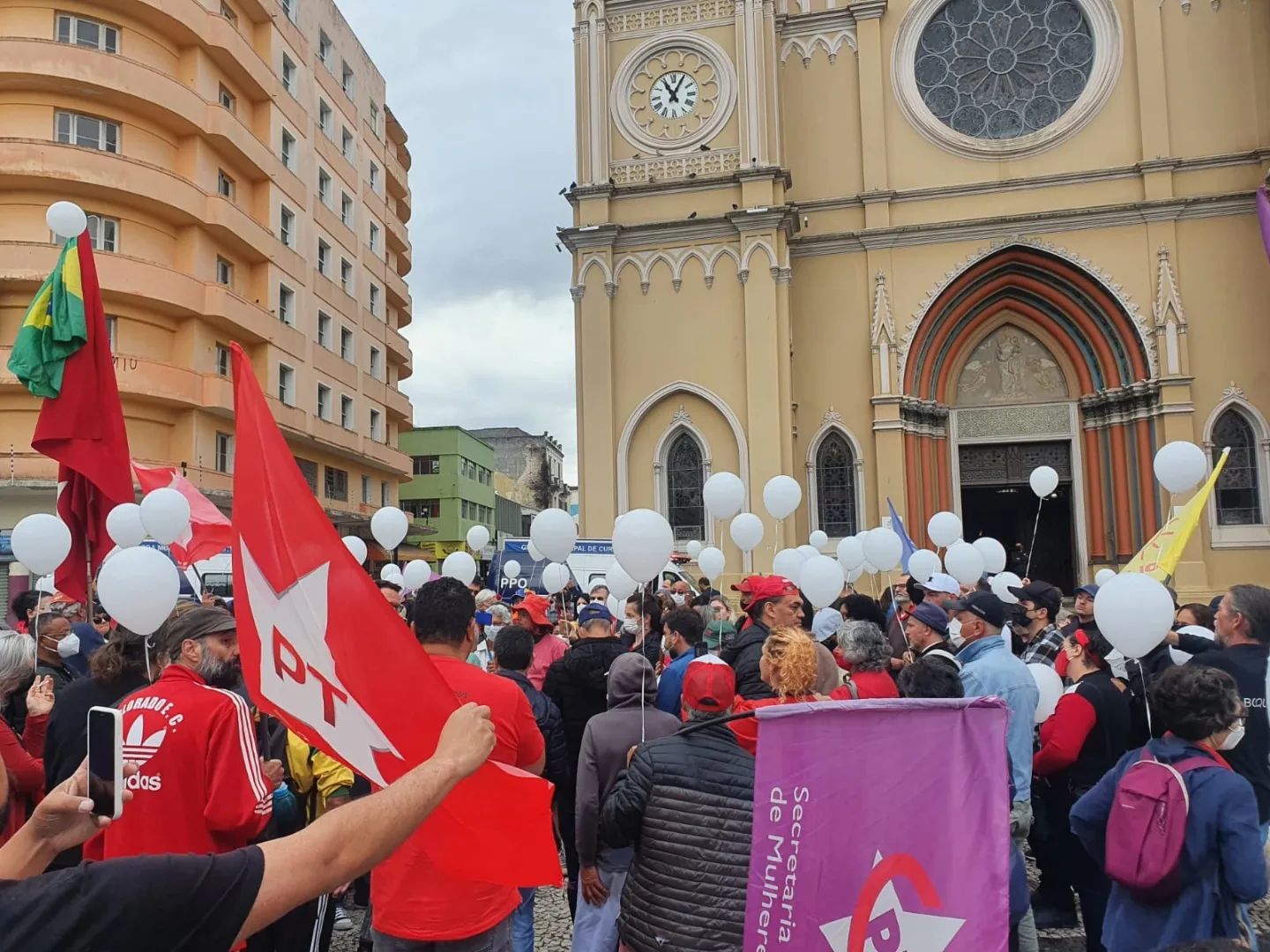 Militantes fazem ato em Curitiba em homenagem a petista morto por bolsonarista: "Basta de violência política"