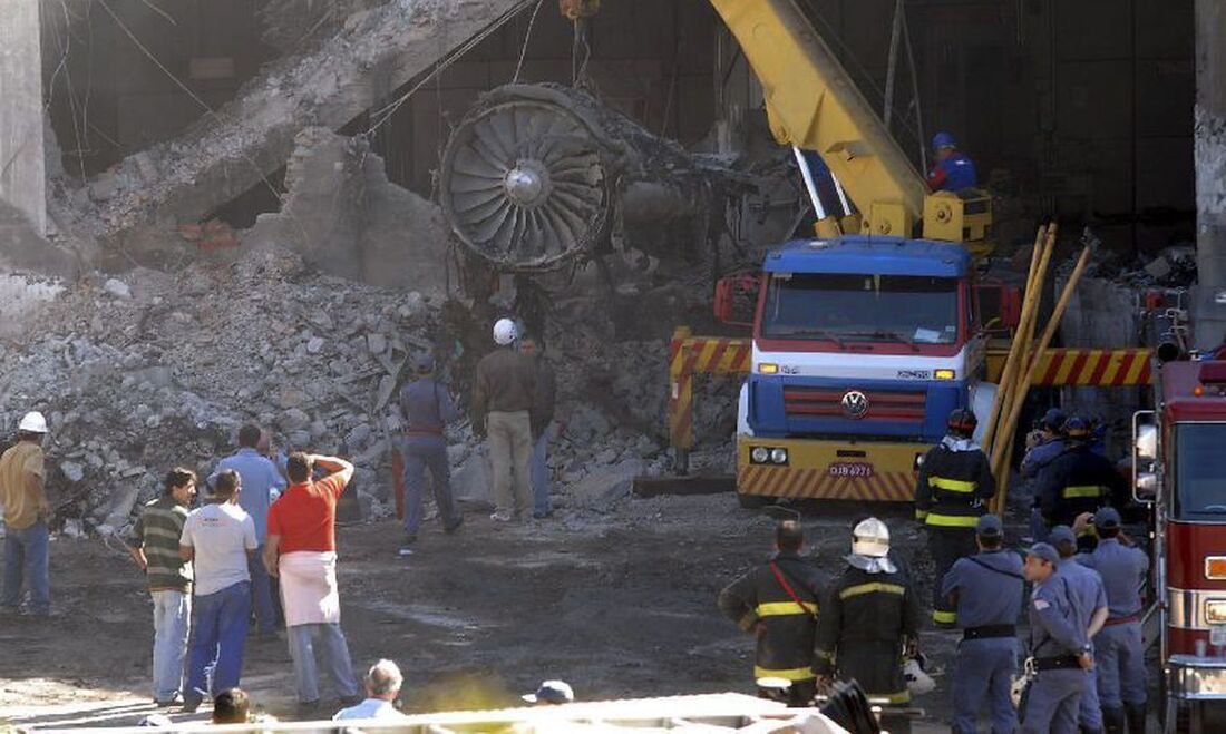 Acidente da TAM com 199 mortes completa 15 anos neste domingo; relembre como foi tragédia